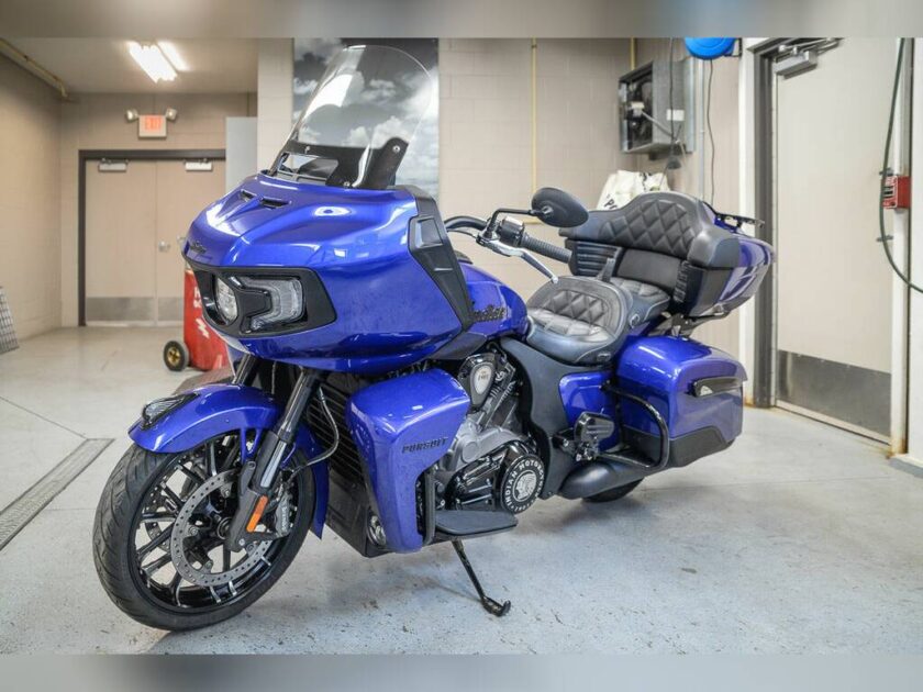 2022 Indian Motorcycle® Pursuit Dark Horse with Premium Package Spirit Blue Met - Image 8